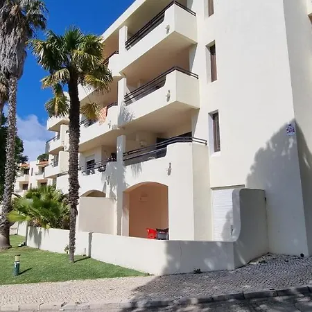 מלון דירות Jardim 3*